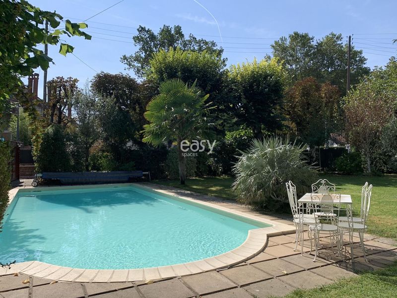 House available for rent near Paris in FRANCE ideally suited for filming and production purposes