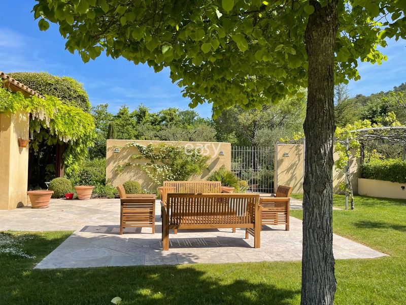 Private villa located in Aix en Provence, FRANCE, specifically designed for professional photo shoots and photography sessions