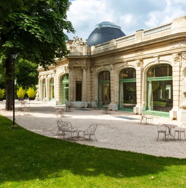 Art Deco style Parisian photo shoot location