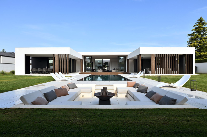 Rent a contemporary villa for a photoshoot in Grenoble