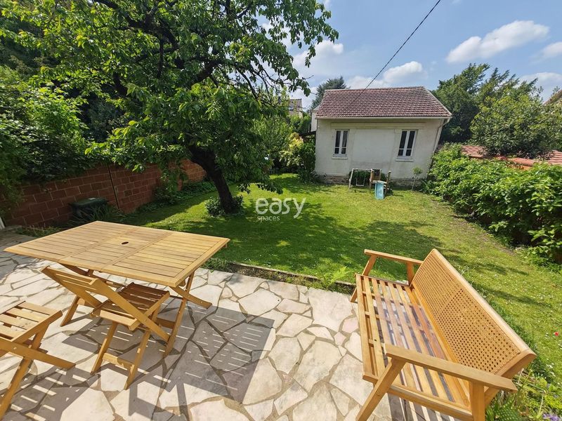 Location for a Garden Furniture Photoshoot in Paris, France, Featuring High-Quality Outdoor Settings