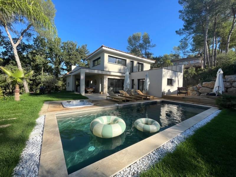 Contemporary villa located in France ideal for professional photoshoots in Montpellier area