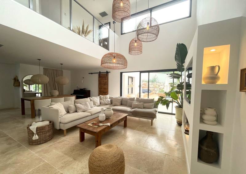 Contemporary villa with swimming pool available for rent for professional photoshoot in Montpellier FRANCE