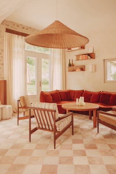 Renting a countryside house in FRANCE for a professional photoshoot near Paris with all necessary amenities