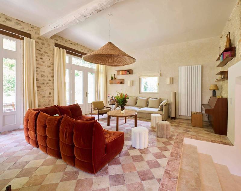 rent a country house for a film shoot in Paris