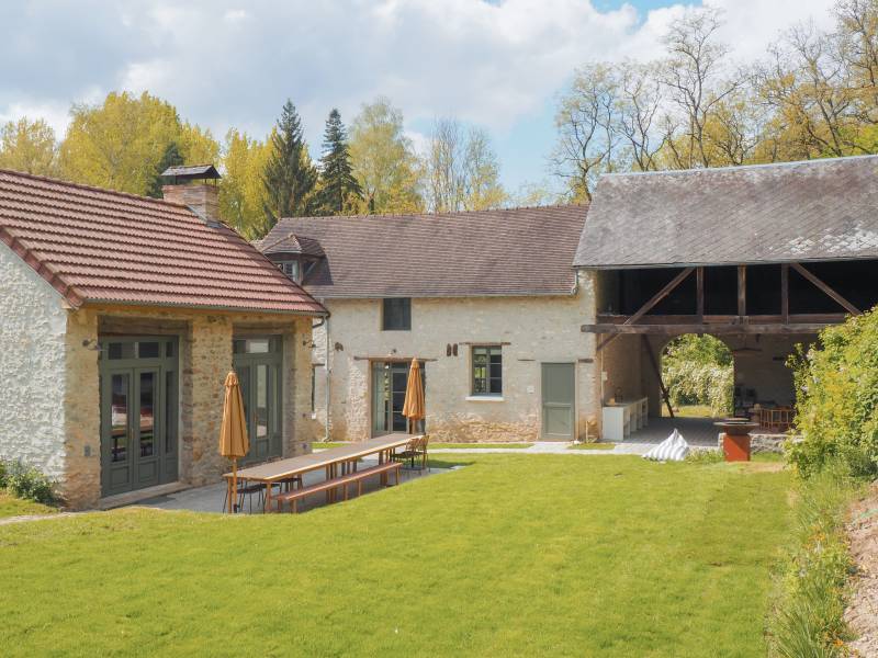 Country house available for rent in FRANCE for a professional photoshoot session in the Paris area