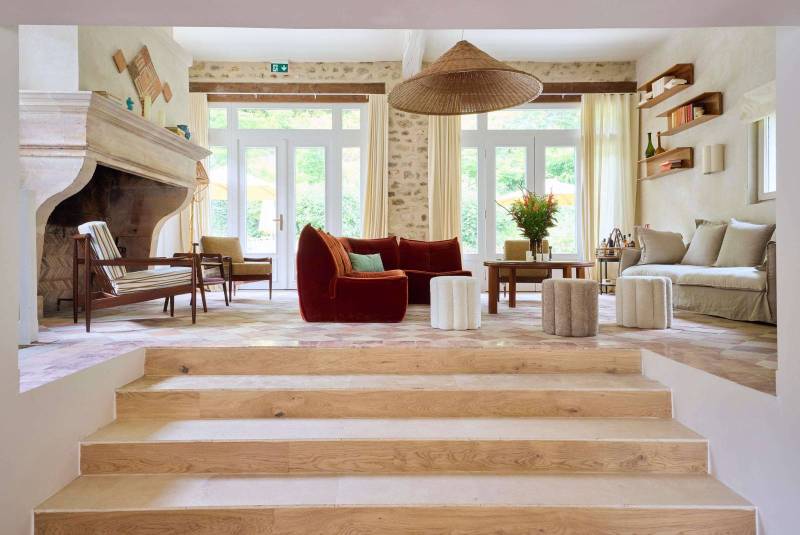 film location rental agency in Paris