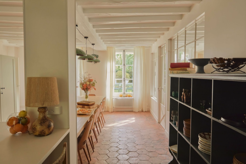 Renting a family home for filming near Paris