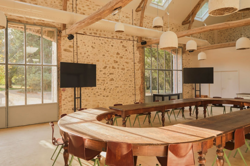 renting a country house for a press launch in Paris