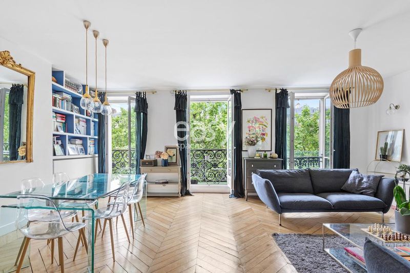 Renting a typical Haussmannian-style venue in the heart of Paris, FRANCE