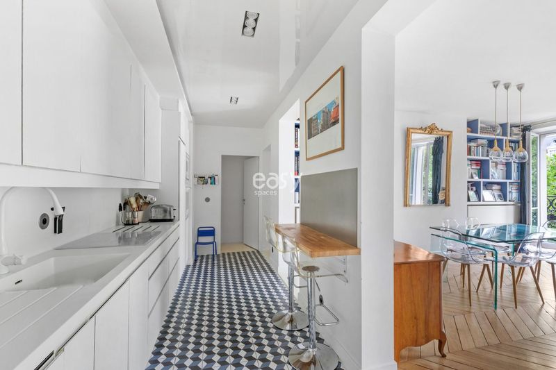 rental of locations for photo shoots in Paris, FRANCE with various options available