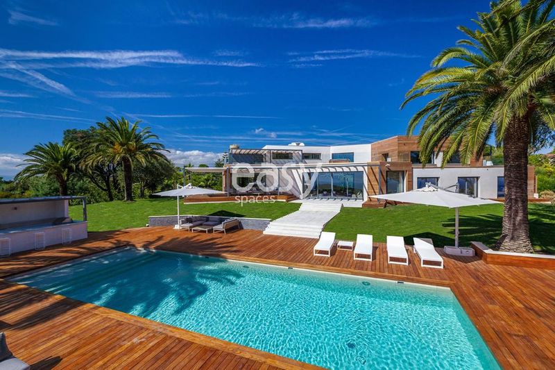 rent an exceptional luxury villa specifically designed for an exclusive product launch event