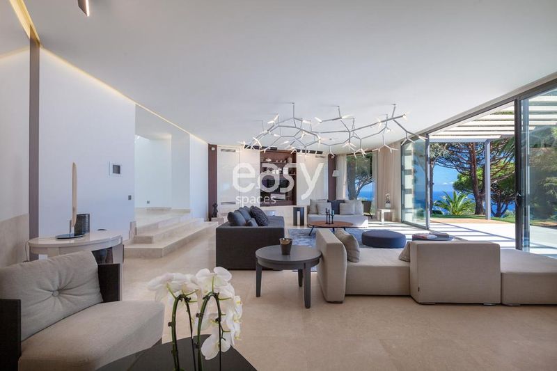 agency specializing in the rental of extraordinary and unique locations perfectly suited for cinema, photography, television, and professional events