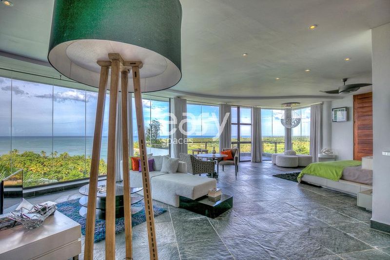 Where should one ideally propose their house for taking high-quality photographs?