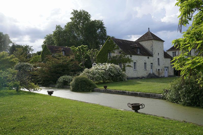 An exceptional event venue located beautifully by the waterside in Paris