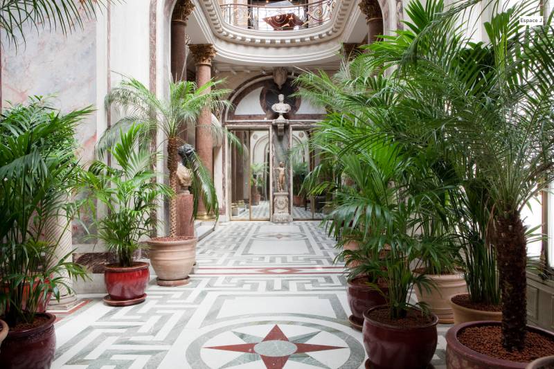 rent a grand private mansion for filming purposes in PARIS, FRANCE