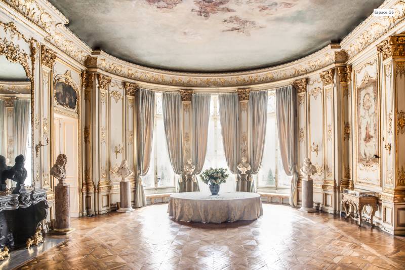 18th century Parisian location for photoshoot with authentic historical setting in FRANCE