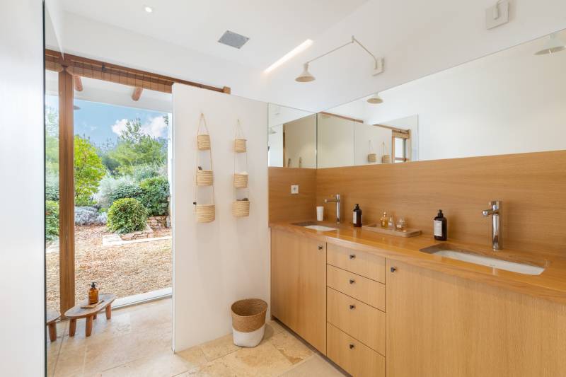 Renting Your House for a Professional Photo or Video Shoot in Marseille, FRANCE