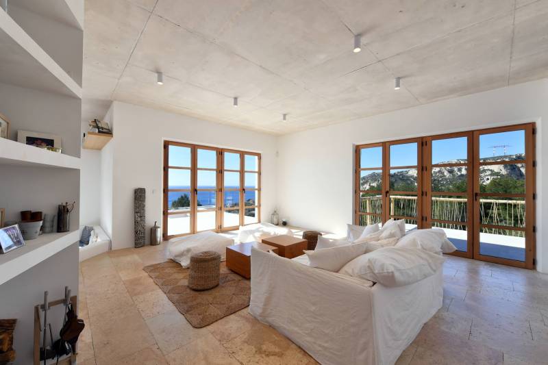Sea view location available for rent in the south of FRANCE ideally suited for filming and shooting purposes