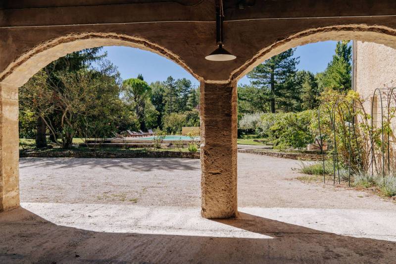 rent an event venue for a roadshow in Avignon