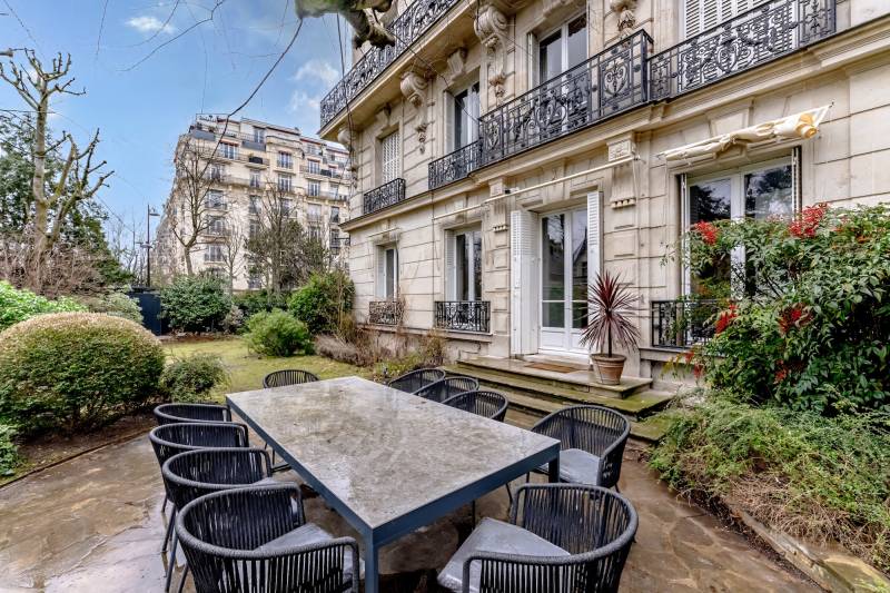 house with garden for event in Paris, FRANCE