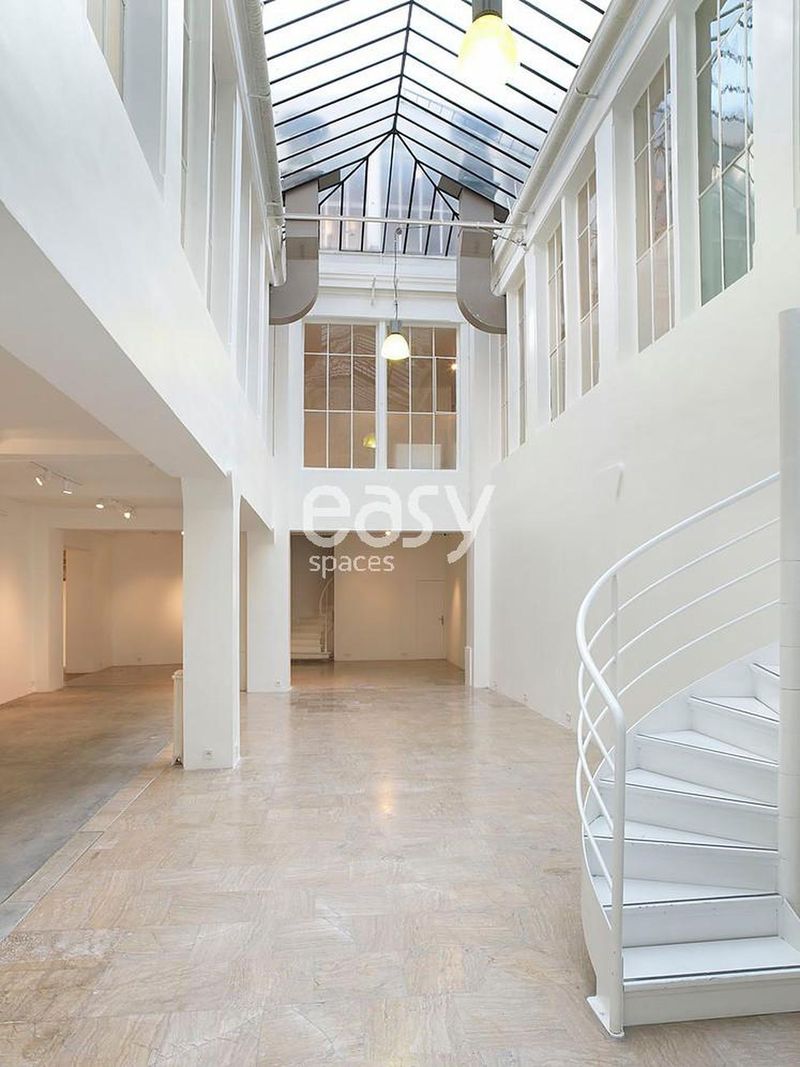 Location scouting for photo shoots and filming within the inner Paris city limits