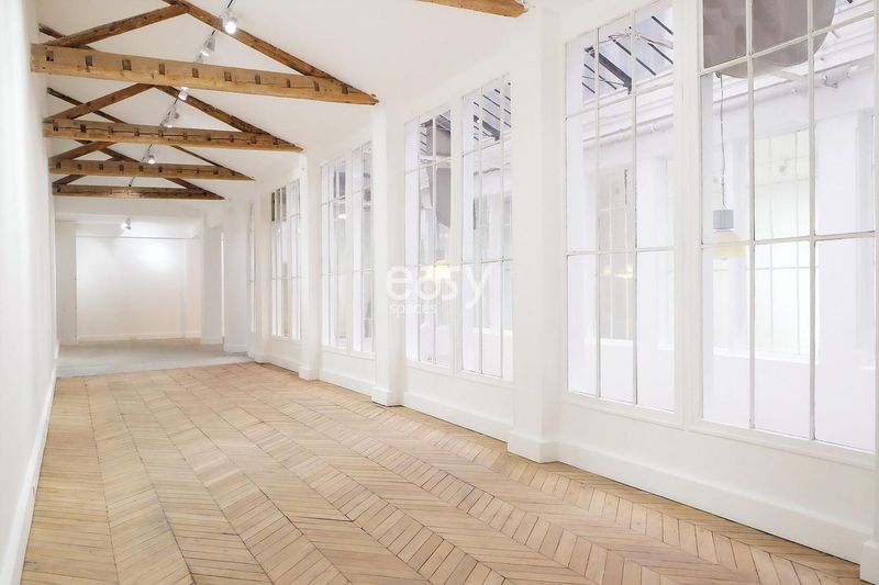 showroom available for rent located in the heart of Paris 75