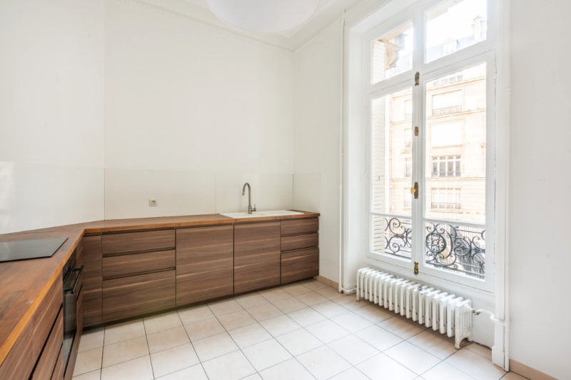 Parisian apartment for rent for interview