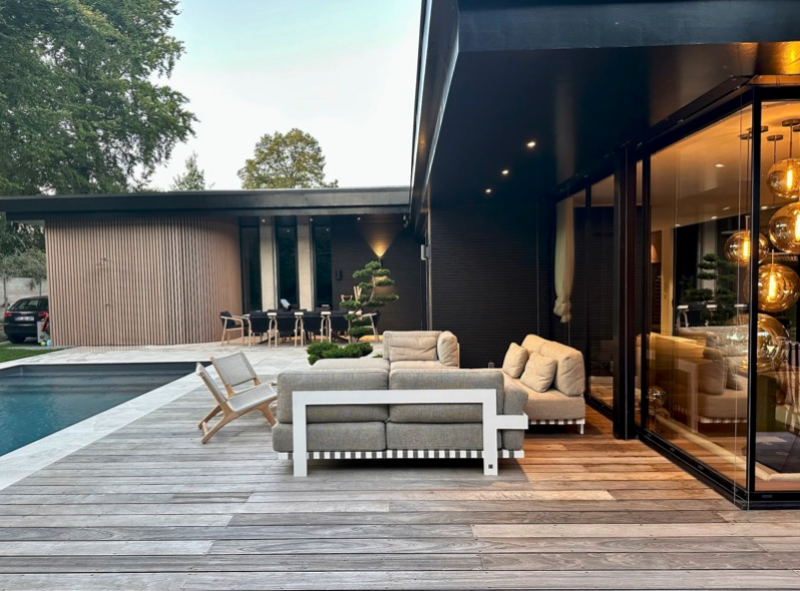 rent a house with a pool for a photo shoot in the north