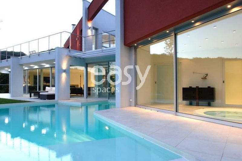 Renting Your House for a Photoshoot in the Provence-Alpes-Côte d'Azur Region