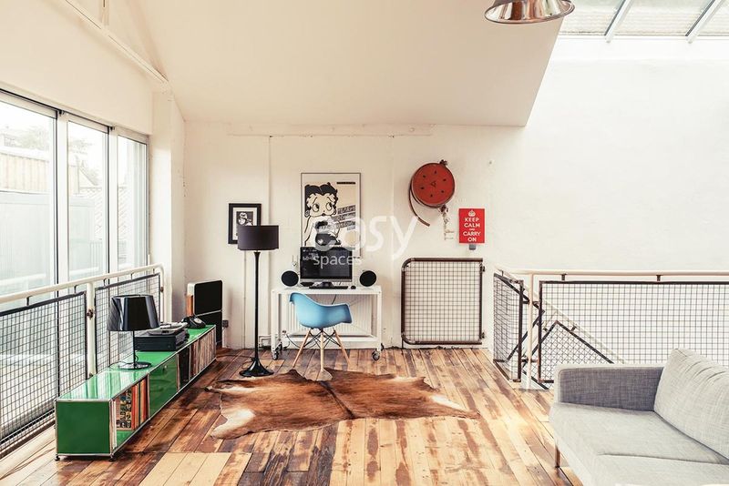 Location scouting and detailed identification of places in the city of Bordeaux