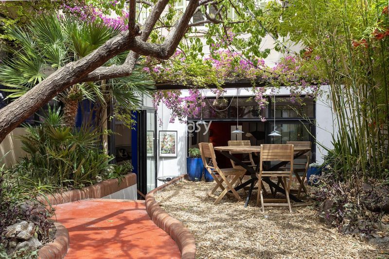 apartment available for rent specifically designed for professional photo or video shooting purposes in Marseille, FRANCE