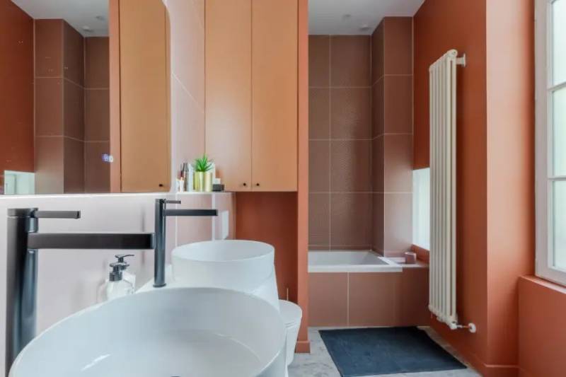 beautiful and spacious bathroom perfectly suited for filming in Lyon, FRANCE