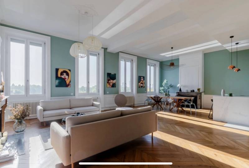 apartment available for rent in Lyon specifically for filming and production purposes