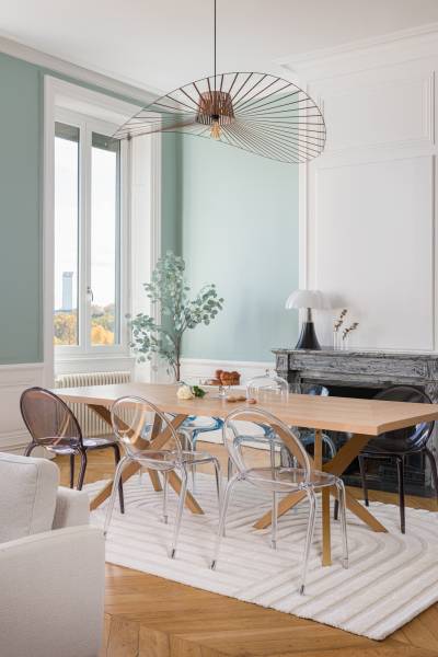 Location space available for rent in France specifically for a professional decorative photoshoot setup in Lyon