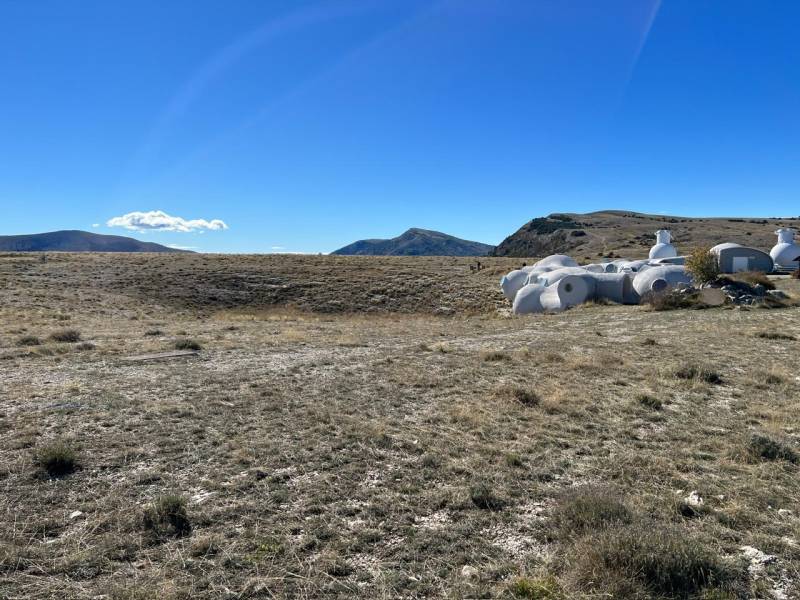 Natural scenic setting ideally suited for a south of FRANCE photoshoot