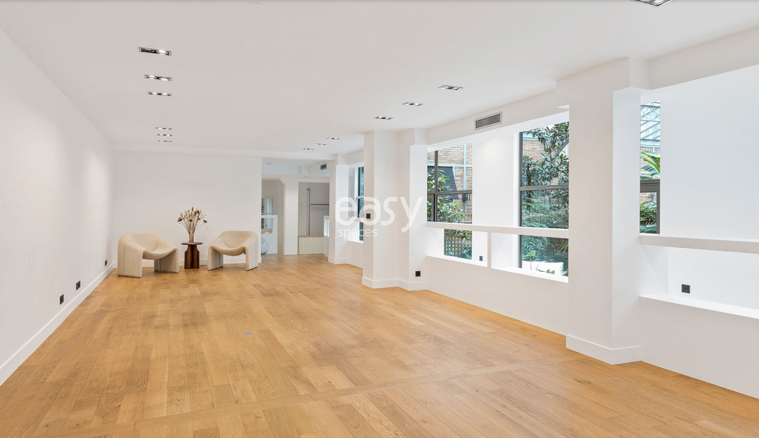 Place for organizing a second-hand clothing sale event in Paris, France