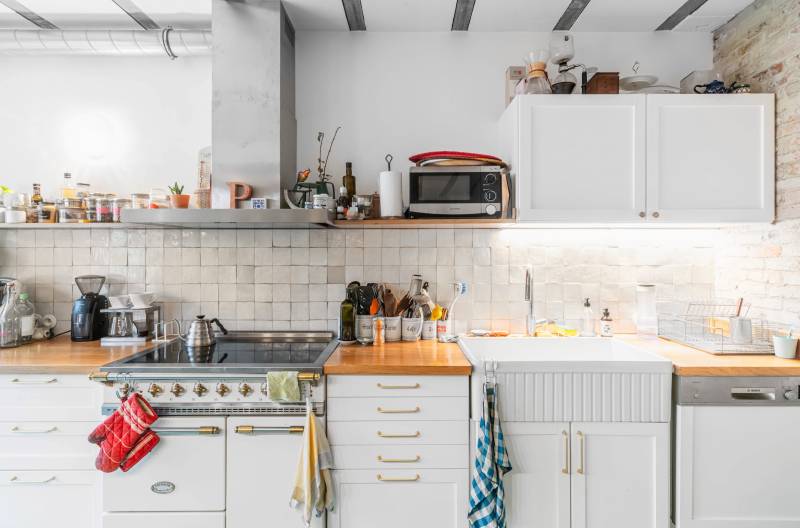 location of filming for a commercial advertisement in Paris, FRANCE