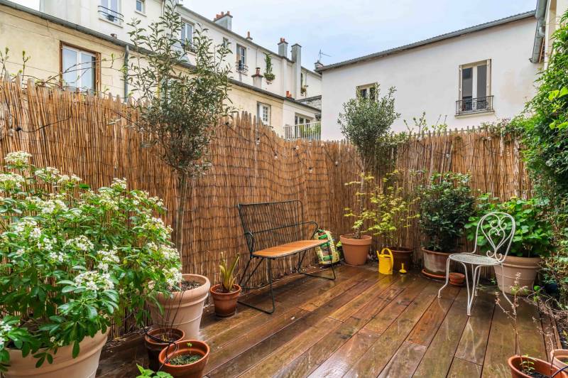 Decorative background specifically designed for a professional photo shoot session in Paris, France