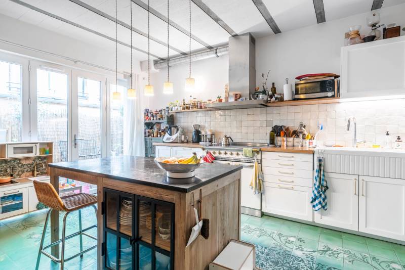 location of the photoshoot for the campaign in the center of Paris, FRANCE