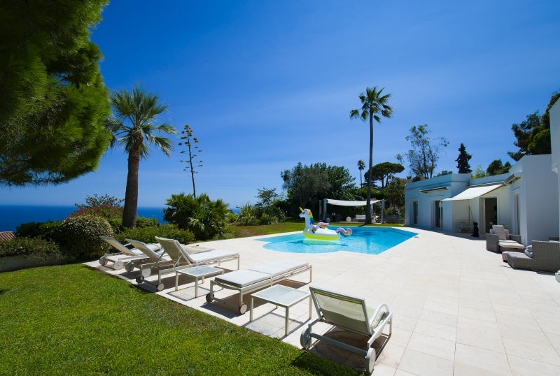 Contemporary villa available for rental in France specifically for professional photo production in Cannes