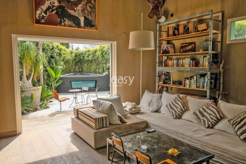 filming location in the beautiful city of Toulon in the department 83