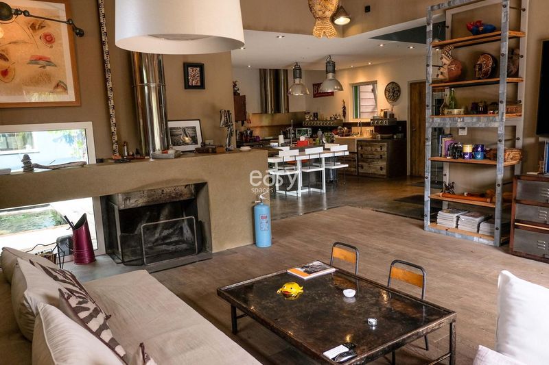 exact location where the photo shoot took place in Hyeres