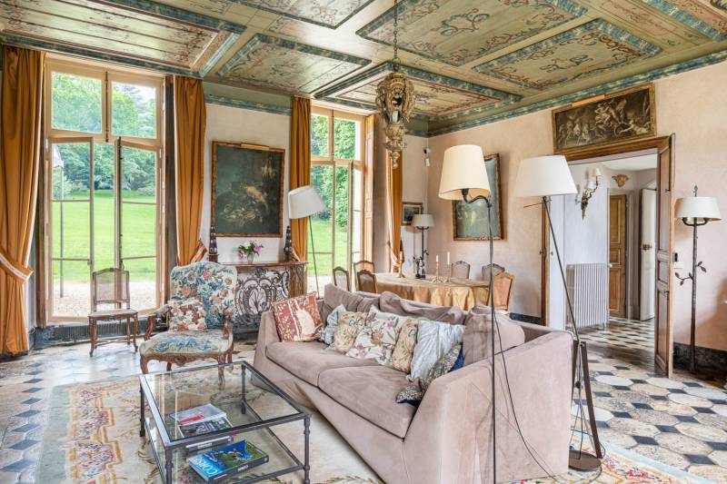 Beautiful Historical and Luxurious Residence Available for Rent for Shooting and Filming Near Paris