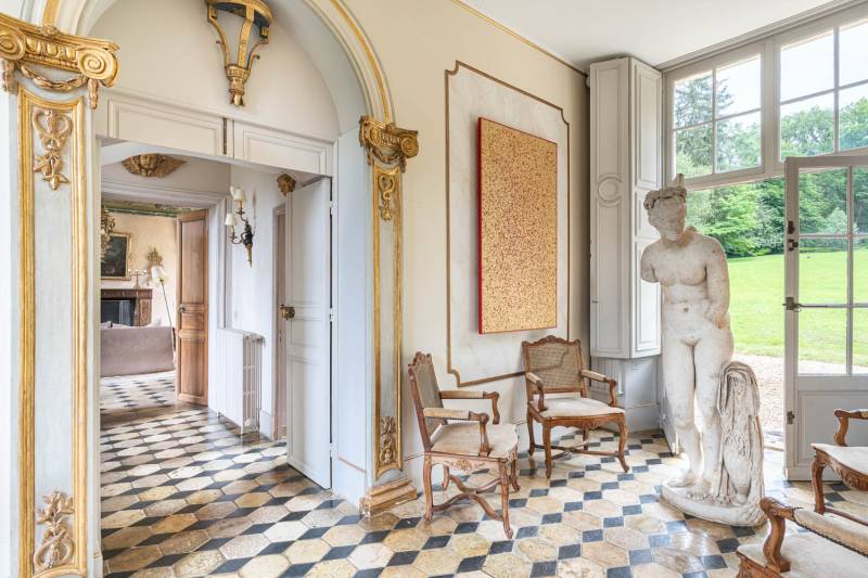 Beautiful Historical and Luxurious Residence Available for Rent for Shooting and Filming Near Paris