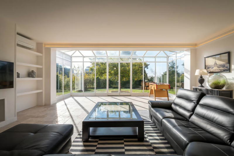 Unusual and Unique Filming Location in Paris, France