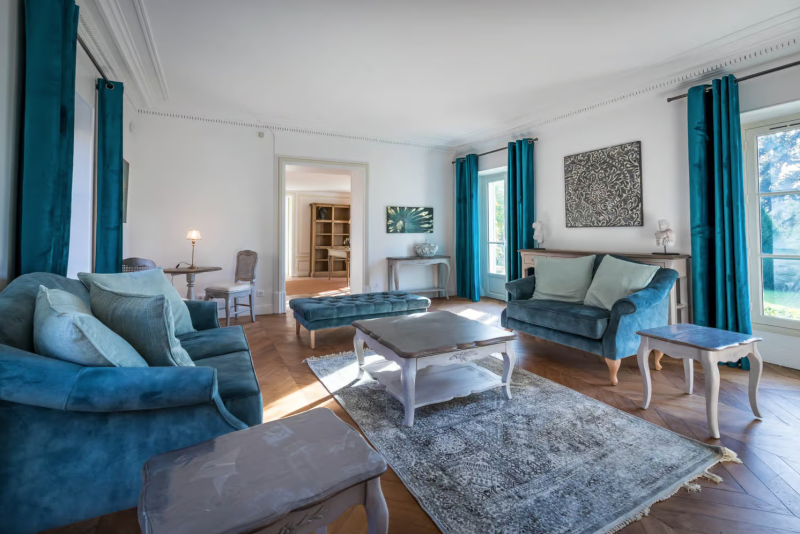renting a private mansion in Paris, FRANCE, for a professional photoshoot or filming session