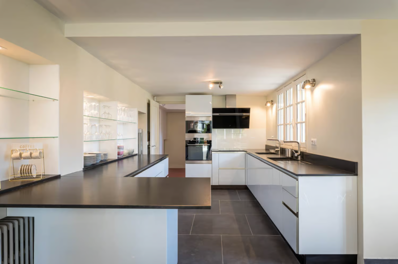 Hunting lodge location for filming activities in the city of Paris, FRANCE