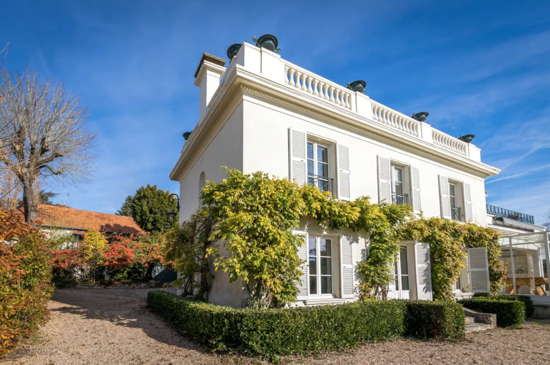 luxurious private mansion available for rent for professional photo shooting sessions in Paris FRANCE