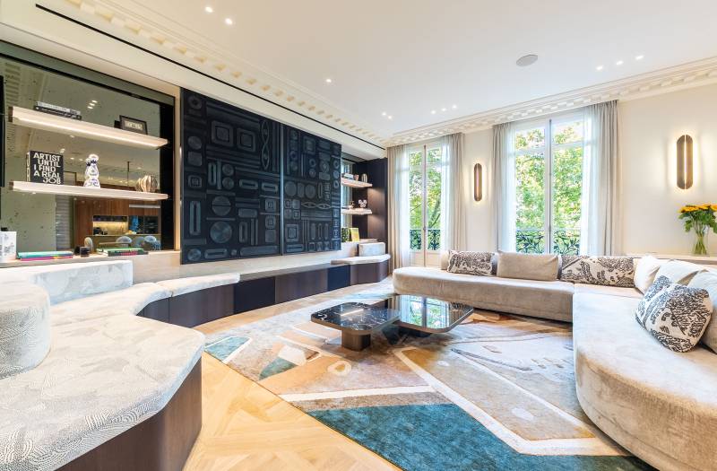 Rental of a Haussmann-style venue in Paris, France, for film shooting purposes